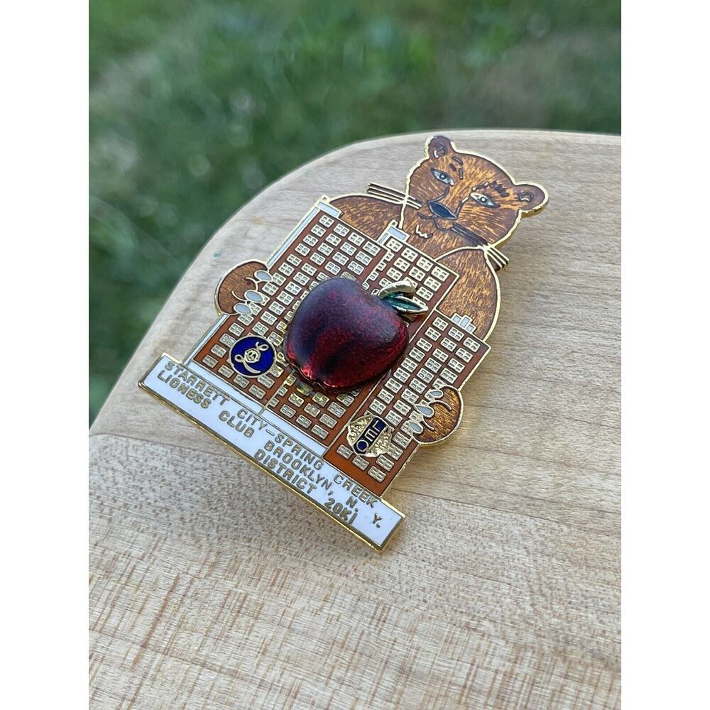 Lions Club Lapel Pin Starrett City Spring Creek Lioness Club Brooklyn NY